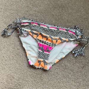 5/$25 La Vie en Rose bikini bottom